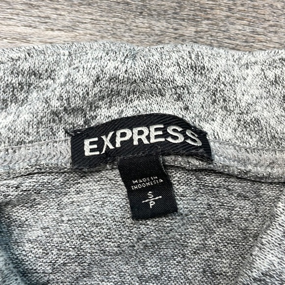 Express Women’s Grey Sleeveless Keyhole V Neck Knit Blouse, size small - Picture 2 of 7